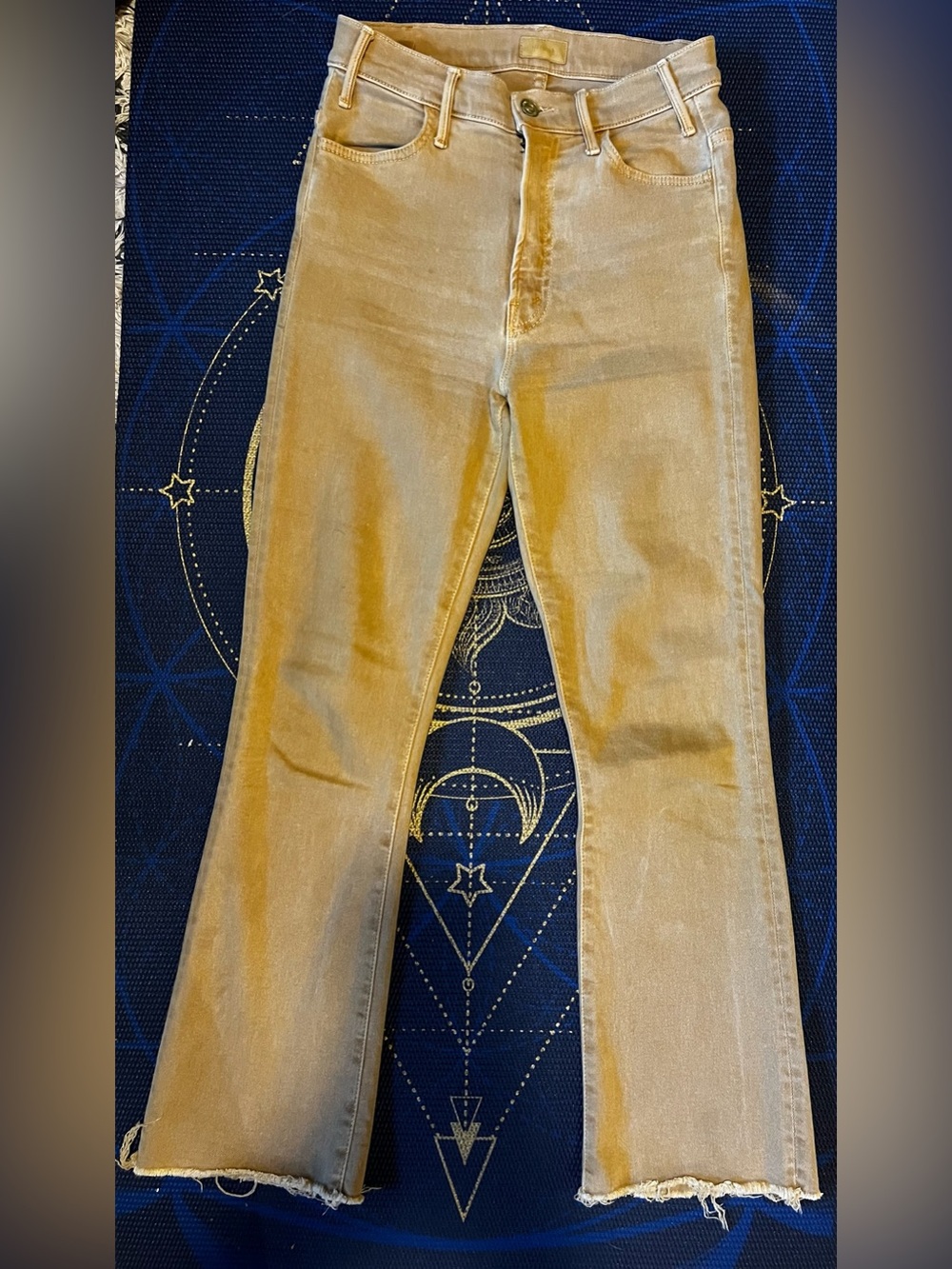 MOTHER frayed Leg Jeans in Tan